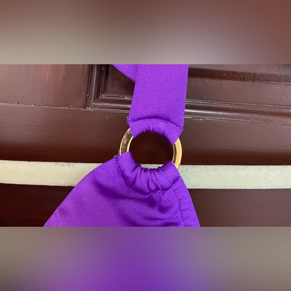 Venus new with out tag swim top size B - Picture 4 of 6